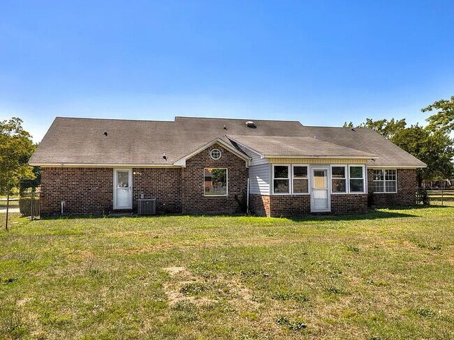 Photo - Lawn care included!