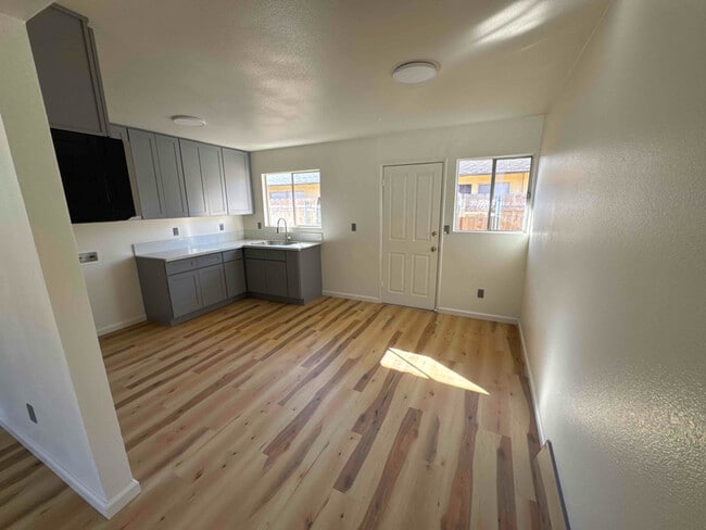 Building Photo - 404 N M St Rental