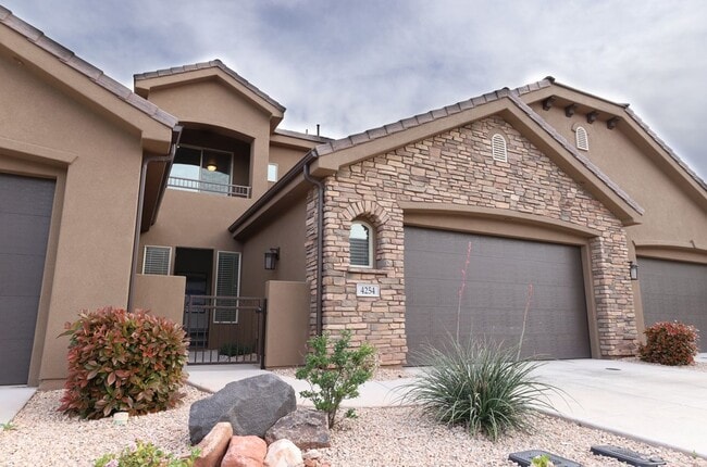 Pet Friendly 4 Bedroom Home! - Pet Friendly 4 Bedroom Home!