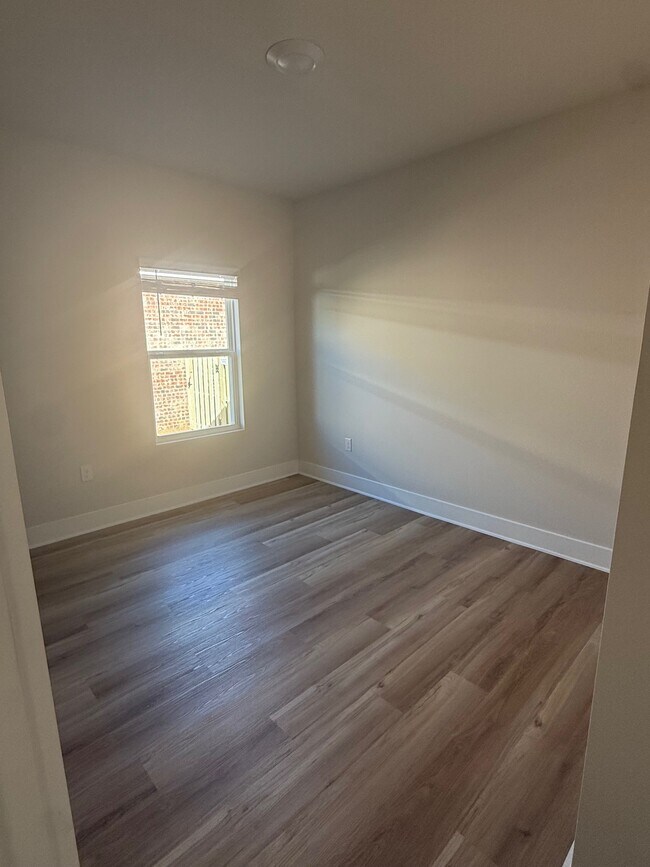 Photo - 676 Overland Dr