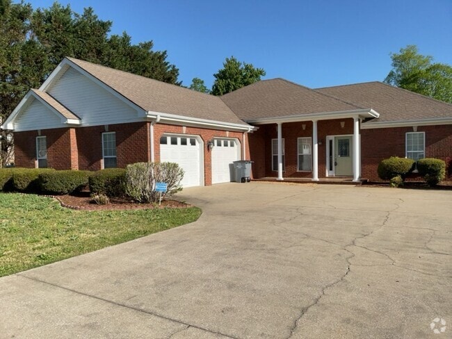 Building Photo - 11 Cedar Brook Ln Rental