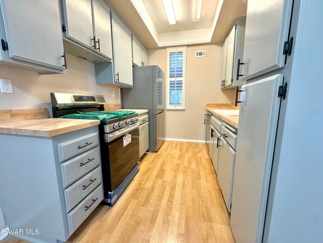 Building Photo - 2827 W Avenue K 12 Unit Apt 211