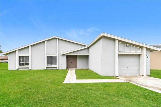 Building Photo - 820 E Flag Ln
