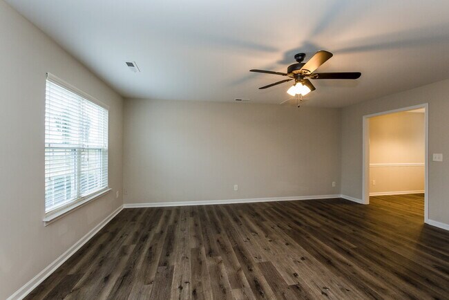 Photo - 1558 Kindred Cir NW