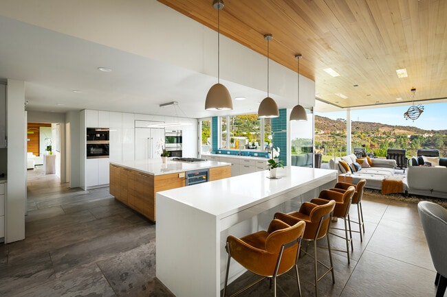 Photo - 2344 Banyan Dr