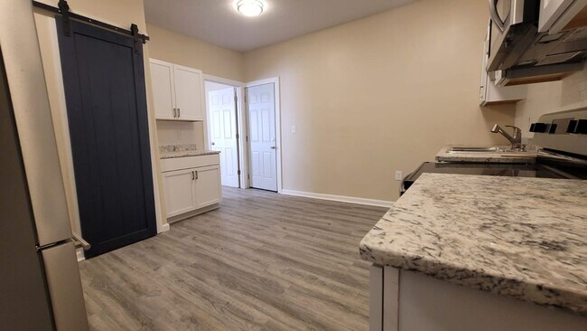 Photo - 315/319 w 3rd St Unit APT 6