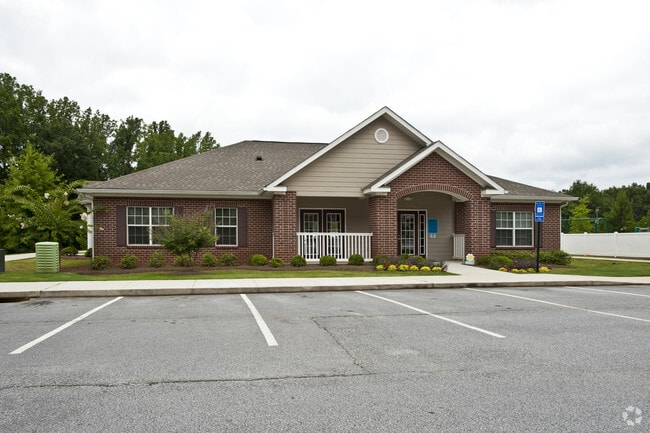 Photo - Skyline Trace Apartments