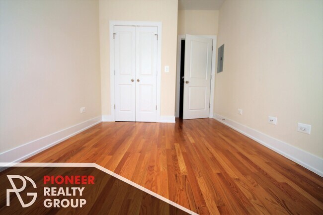 1919 W Winona St Unit 1920-1