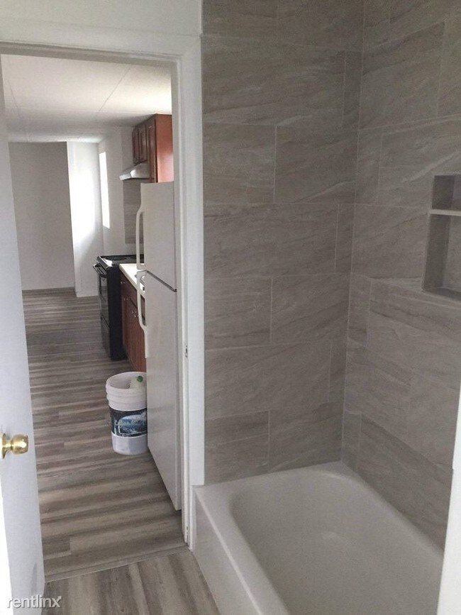 Photo - 1 br, 1 bath Duplex - 124 Alder St Ground ...