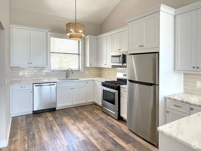 Building Photo - 2-Bedroom Condo for Rent in Winterset