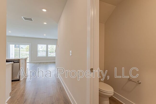 Photo - 422 Ellis Mill St