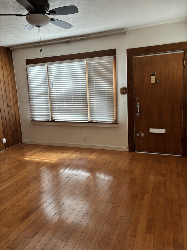 Photo - 1127 S Rimpau Blvd