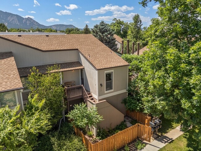 Building Photo - Bright & Peaceful 2BR Condo in South Boulder
