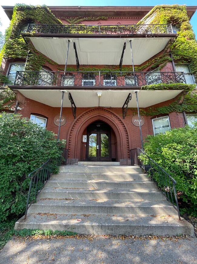 Front Entrance - Best Apartments