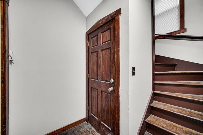 Photo - Charming / Totally Remodeled Apartment!