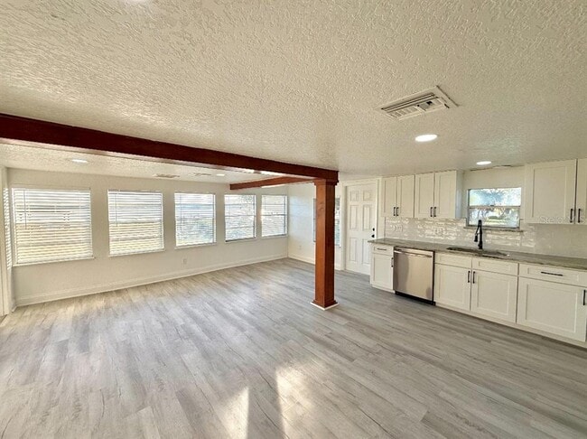 Photo - 715 E Silver Star Rd