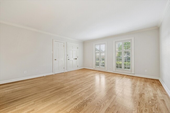 Building Photo - 449 N Post Oak Ln Unit 449