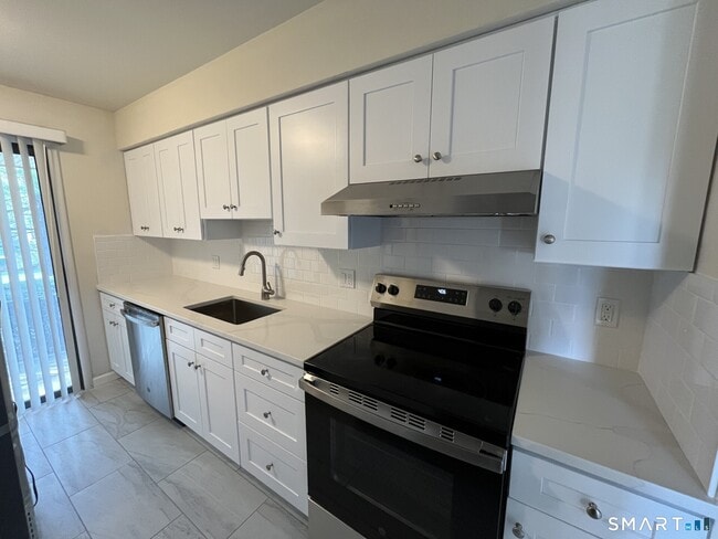 Photo - 6 Bouton St E