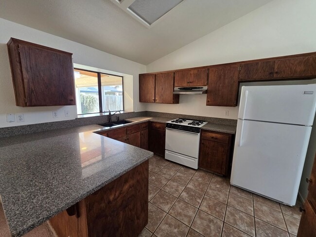 Photo - ***New Listing*** 3 Bedroom 2 Bath home in SW Visalia!!! Yard Care Included!
