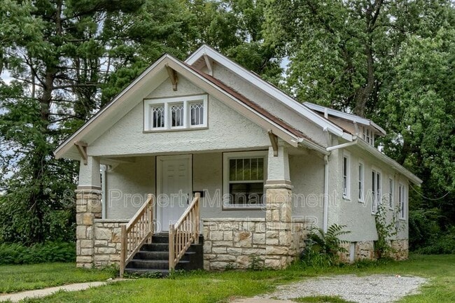 Building Photo - 2431 E 68th St