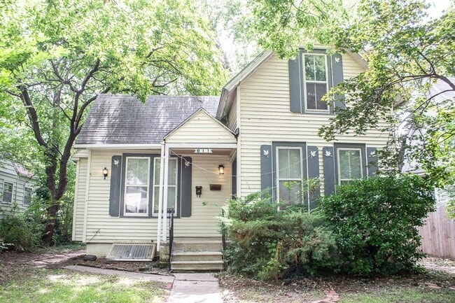 Building Photo - Italian Estates Property Management