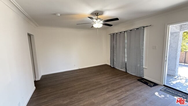 Photo - 607 W 47th St