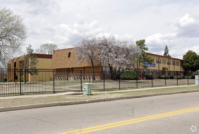 Vista Peak Apartments