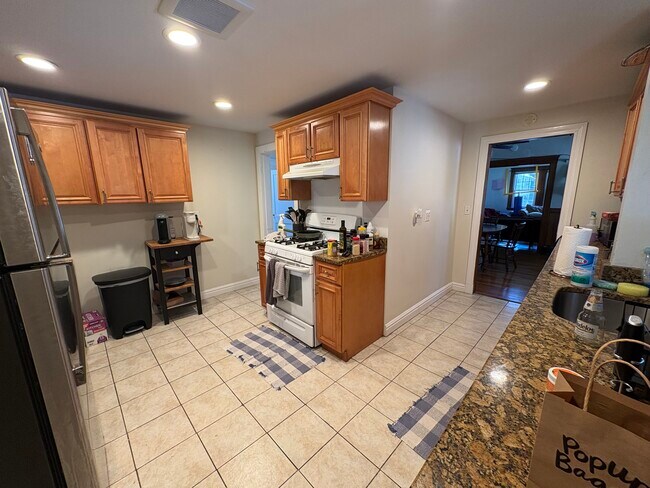 Building Photo - 8 Oliva Rd Unit #8