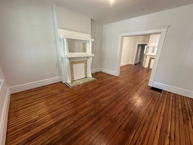 Photo - W 8th 417-419 NCR Unidad 419