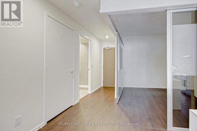 Photo - 1 Bloor St E Unité 314