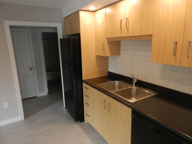 Photo - 49 Melrose Ave Unité 1