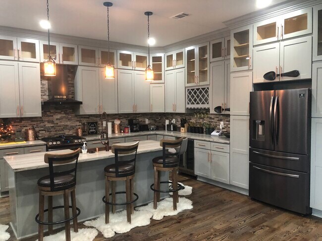 Photo - 5544 Vermillion Blvd