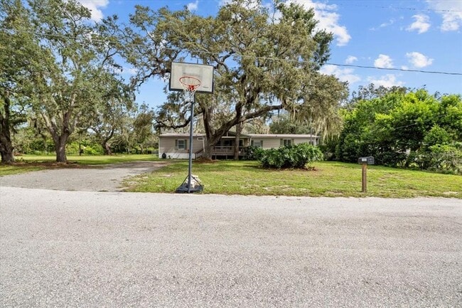 Photo - 13920 Hillcrest Dr