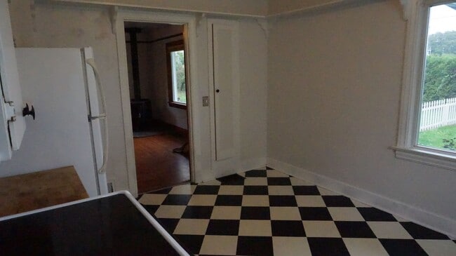 Photo - Country living yet close to city for all the conveniences