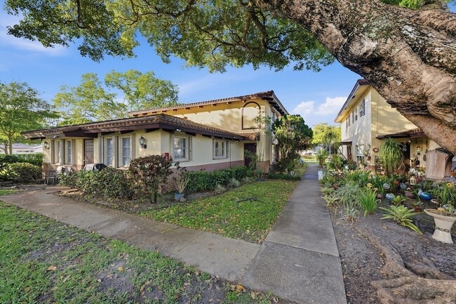 Building Photo - 8811 NW 28th Dr Unit 12