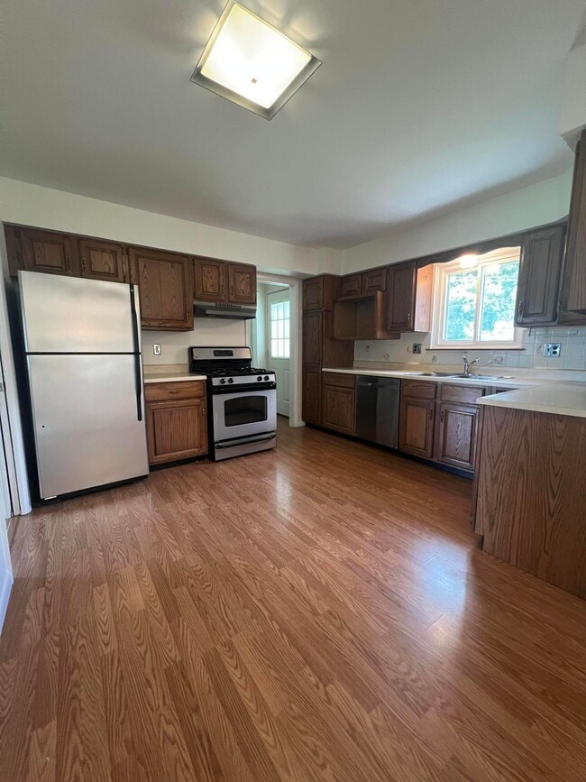 Photo - 8936 Huron River Dr