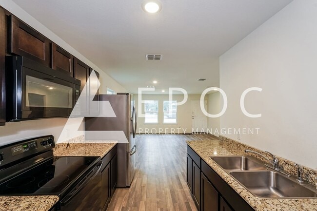 Photo - 719 N 13th St