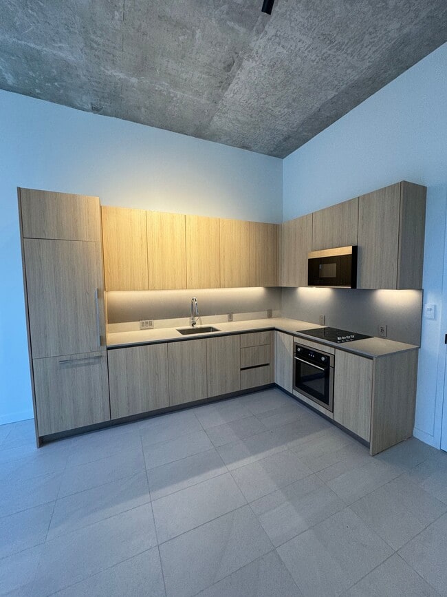 Building Photo - 112 NW 31st St Unit A2 Rental