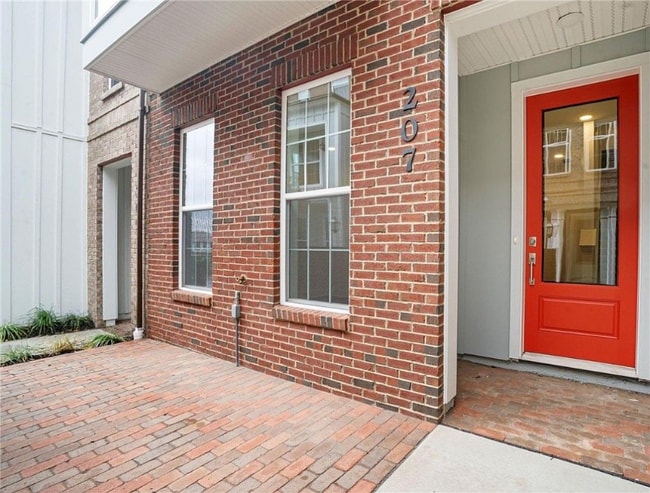 Photo - 207 Oliver Wy