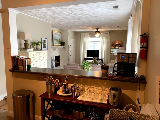 2105 English Village Ln Unidad A