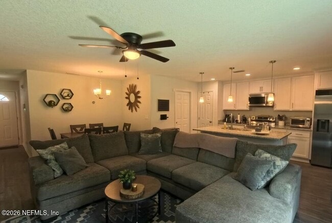 Photo - 8352 Hewitt St