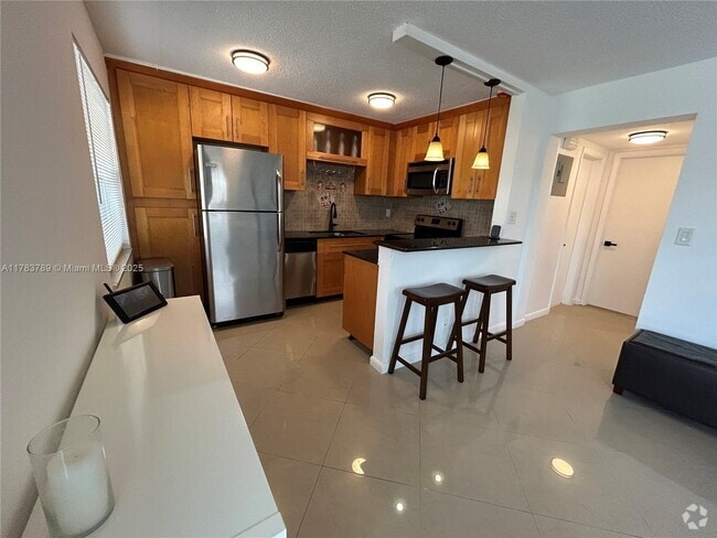 Building Photo - 2862 NE 32nd St Unit 10 Rental