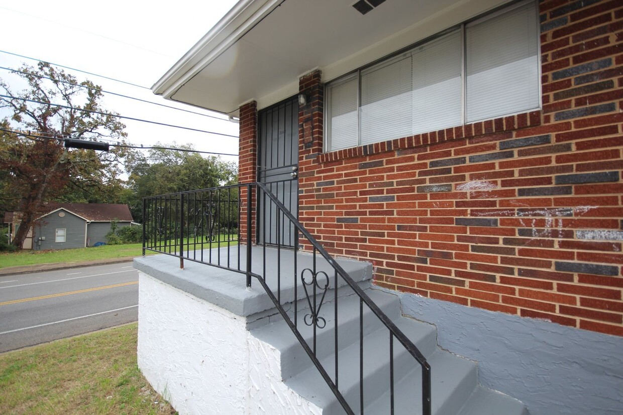 Photo - 2014 Vine Street Unit B! Pet Friendly! Newly Available! Vouchers Accepted!