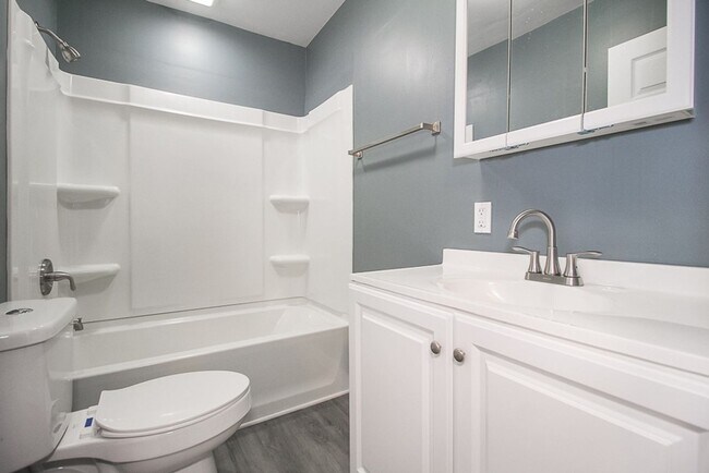 Photo - FRONT ST Unidad DOWN