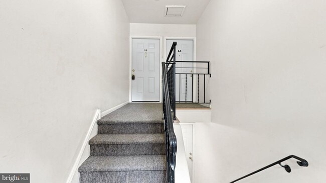 Building Photo - 333 Lacey Ave Unit A2