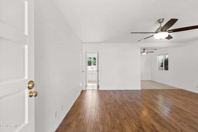 8761 Woodley Ave