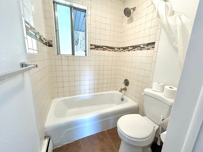Photo - Pinnacle Apartments Unit B North Bedroom 1B shared