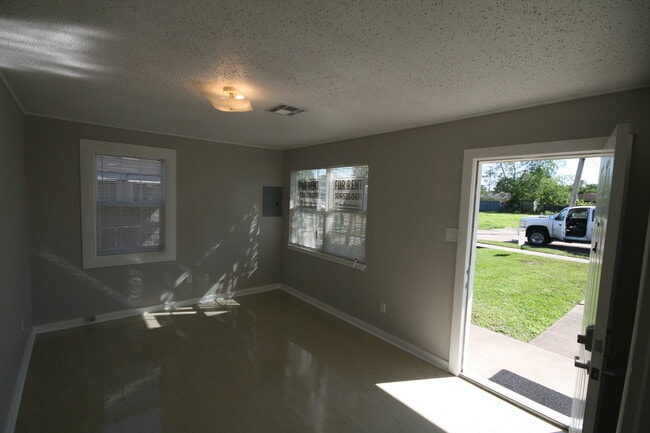 Photo - 2705 Rose Dr