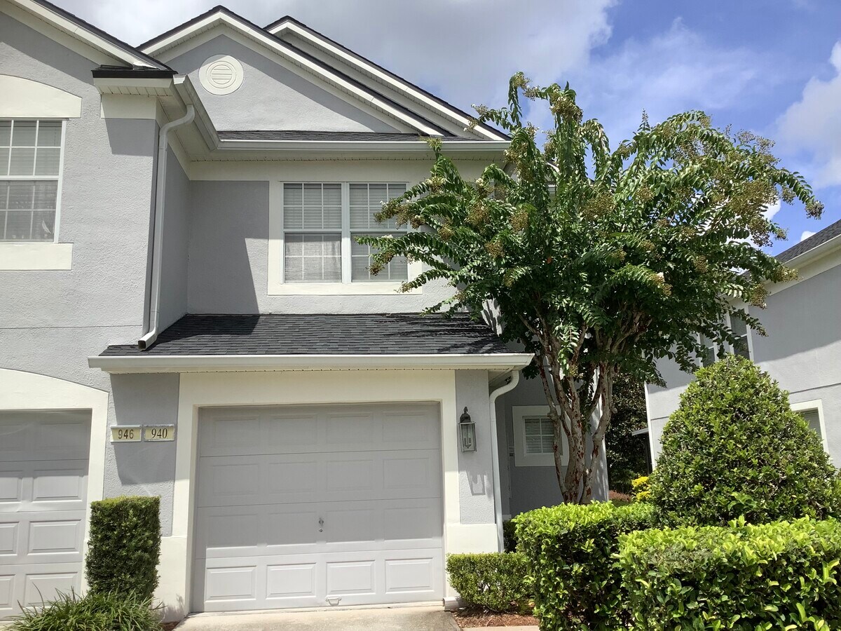 Photo - 940 Rock Harbor Ave Townhome