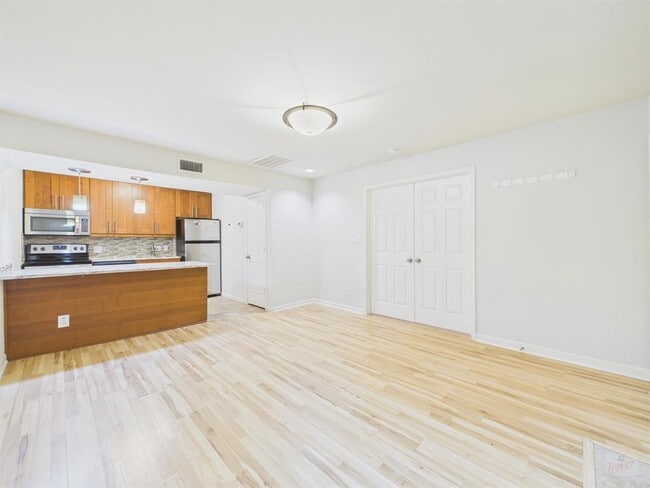 Photo - 7685 Northcross Dr Unit 921